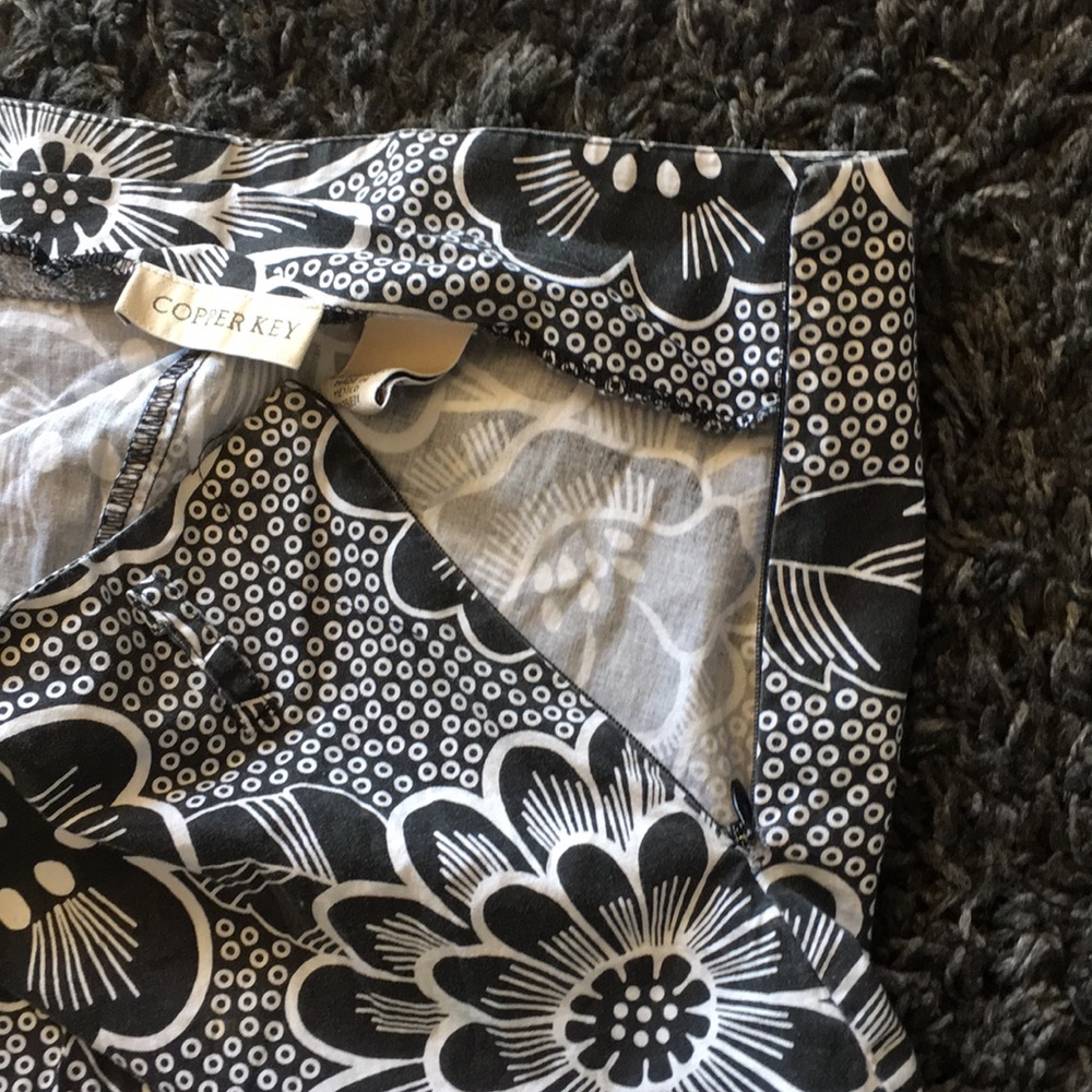 6/$20 Copper Key skirt sz 5 in black & white - Picture 5 of 8